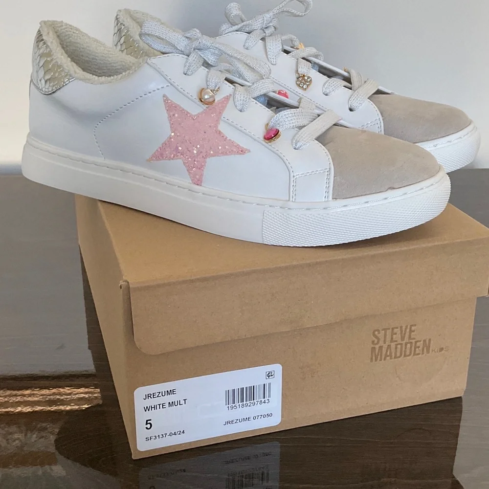Steve Madden Kids' White and Pink Star Sneakers - Picture 8 of 9